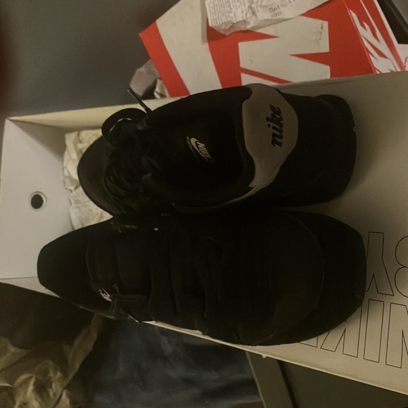 Nike by Catherine design - Picture 1 of 2